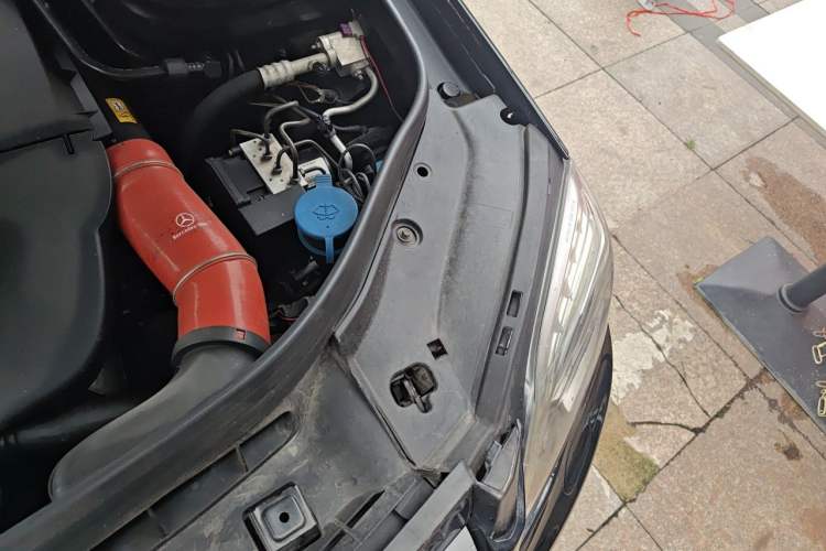 Used Mercedes-Benz GLK-Class 2011 GLK 300 4MATIC Fashion Model Engine Bay Left