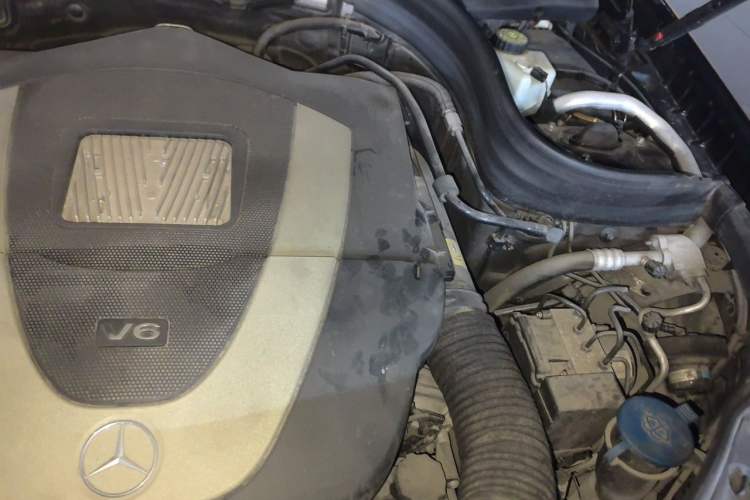 Used Mercedes-Benz GLK-Class 2011 GLK 300 4MATIC Fashion Model Engine Bay Left