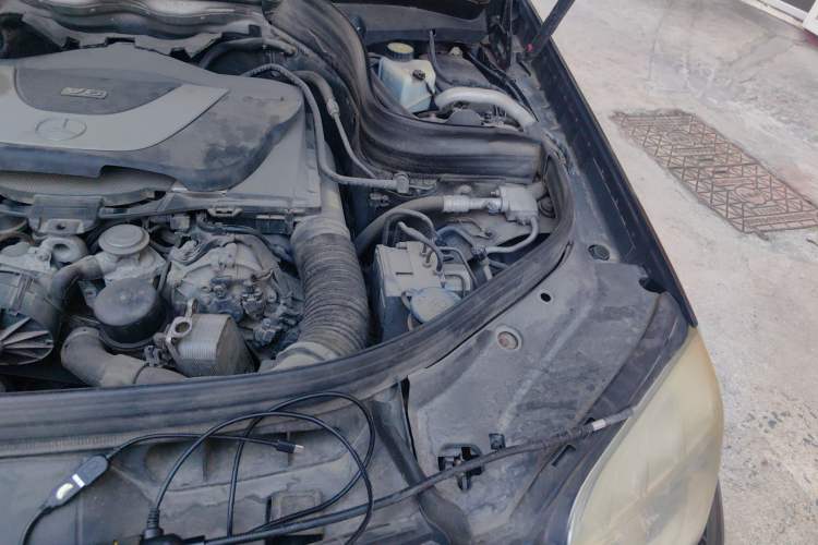 Used Mercedes-Benz GLK-Class 2011 GLK 300 4MATIC Dynamic Model Engine Bay Left
