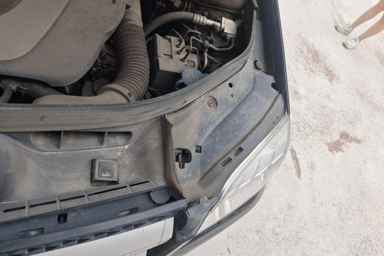 Used Mercedes-Benz GLK-Class 2011 GLK 300 4MATIC Luxury Model Engine Bay Left