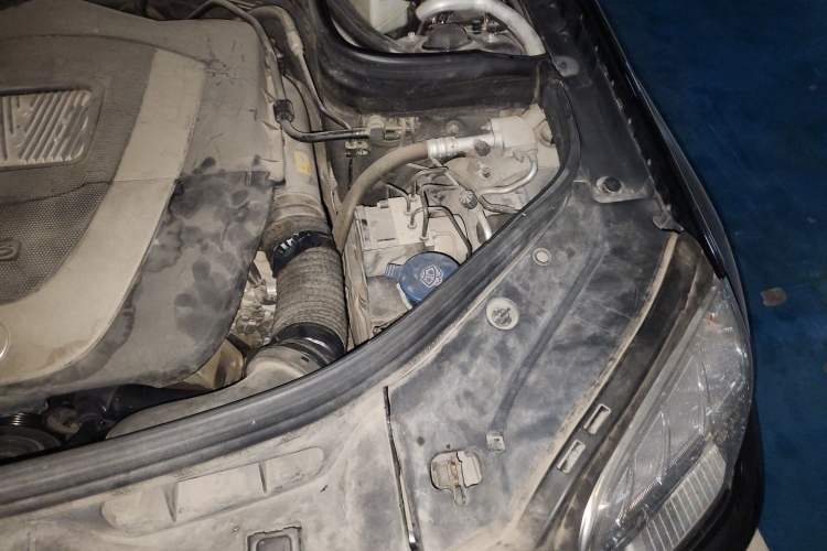 Used Mercedes-Benz GLK-Class 2011 GLK 300 4MATIC Fashion Model Engine Bay Left