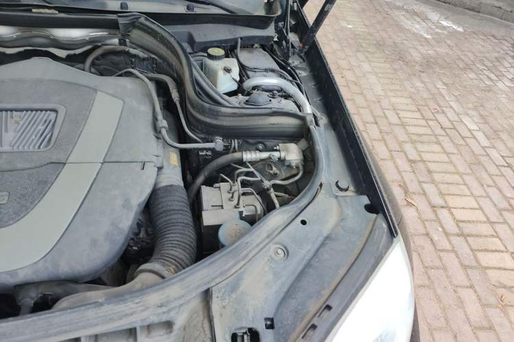 Used Mercedes-Benz GLK-Class 2011 GLK 300 4MATIC Dynamic Model Engine Bay Left