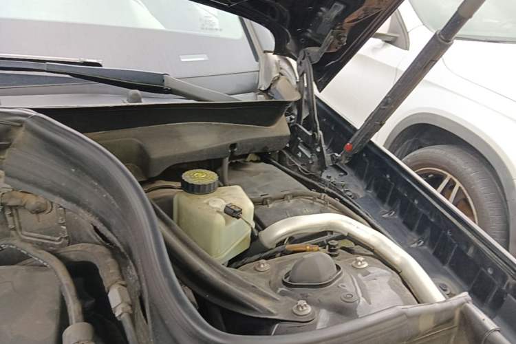 Used Mercedes-Benz GLK-Class 2011 GLK 300 4MATIC Fashion Model Engine Bay Left