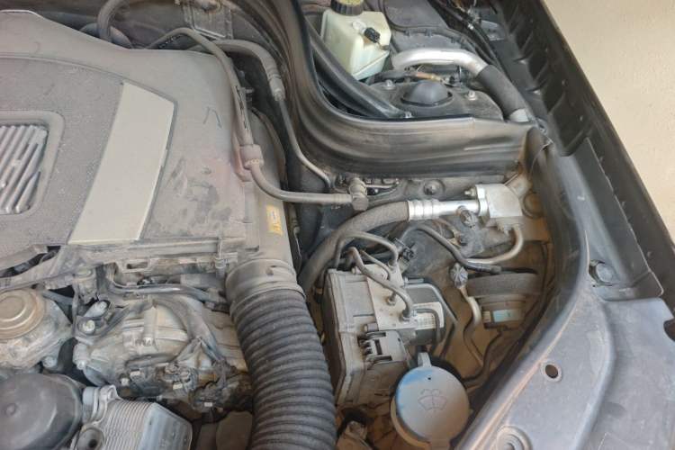 Used Mercedes-Benz GLK-Class 2011 GLK 300 4MATIC Dynamic Model Engine Bay Left