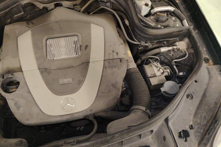 Used Mercedes-Benz GLK-Class 2011 GLK 300 4MATIC Dynamic Model Engine Bay Left