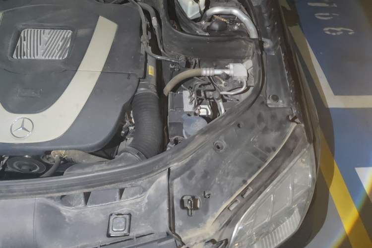 Used Mercedes-Benz GLK-Class 2011 GLK 300 4MATIC Fashion Model Engine Bay Left