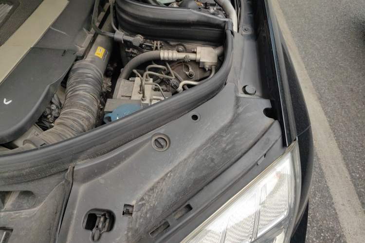 Used Mercedes-Benz GLK-Class 2011 GLK 300 4MATIC Luxury Model Engine Bay Left