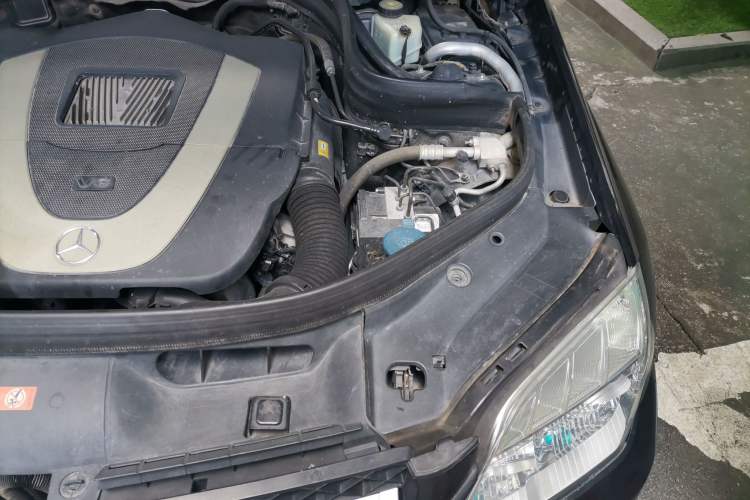 Used Mercedes-Benz GLK-Class 2011 GLK 300 4MATIC Dynamic Model Engine Bay Left