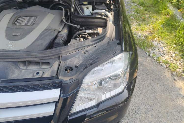 Used Mercedes-Benz GLK-Class 2011 GLK 300 4MATIC Dynamic Model Engine Bay Left