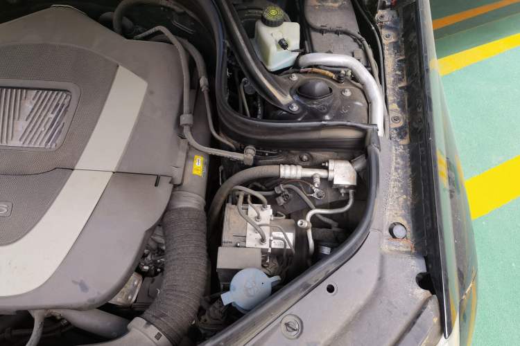 Used Mercedes-Benz GLK-Class 2011 GLK 300 4MATIC Dynamic Model Engine Bay Left