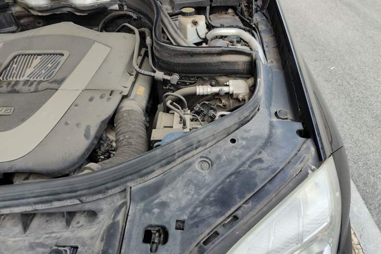 Used Mercedes-Benz GLK-Class 2011 GLK 300 4MATIC Dynamic Model Engine Bay Left