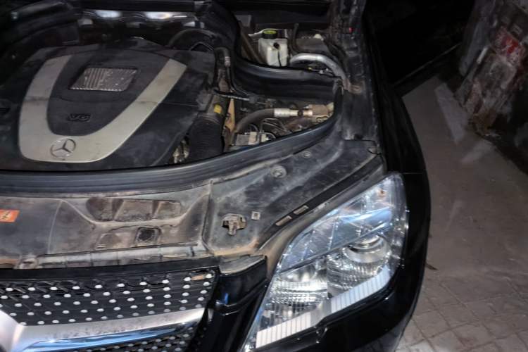 Used Mercedes-Benz GLK-Class 2011 GLK 300 4MATIC Dynamic Model Engine Bay Left