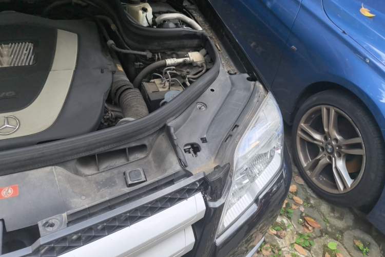 Used Mercedes-Benz GLK-Class 2011 GLK 300 4MATIC Fashion Model Engine Bay Left