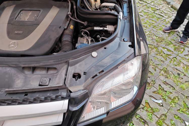 Used Mercedes-Benz GLK-Class 2011 GLK 300 4MATIC Dynamic Model Engine Bay Left