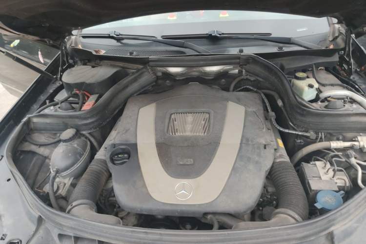 Used Mercedes-Benz GLK-Class 2011 GLK 300 4MATIC Dynamic Model Engine Bay