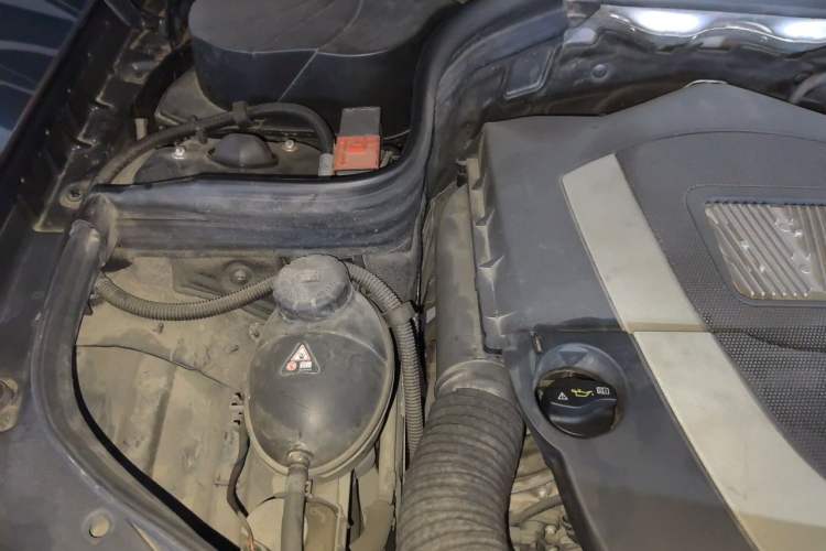 Used Mercedes-Benz GLK-Class 2011 GLK 300 4MATIC Fashion Model Engine Bay Right