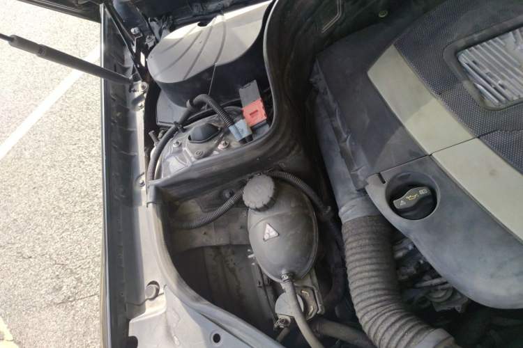 Used Mercedes-Benz GLK-Class 2011 GLK 300 4MATIC Dynamic Model Engine Bay Right