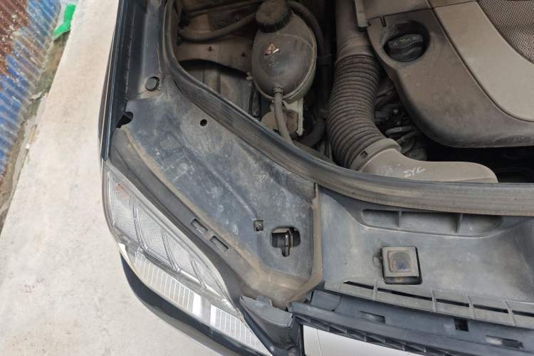 Used Mercedes-Benz GLK-Class 2011 GLK 300 4MATIC Luxury Model Engine Bay Right