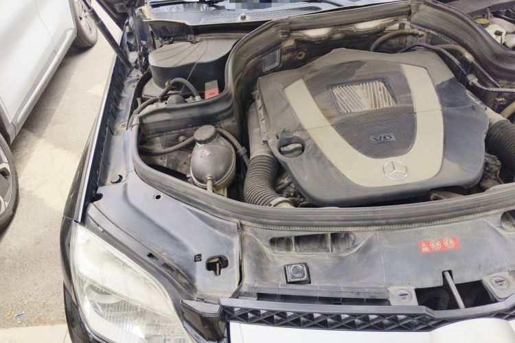 Used Mercedes-Benz GLK-Class 2011 GLK 300 4MATIC Luxury Model Engine Bay Right