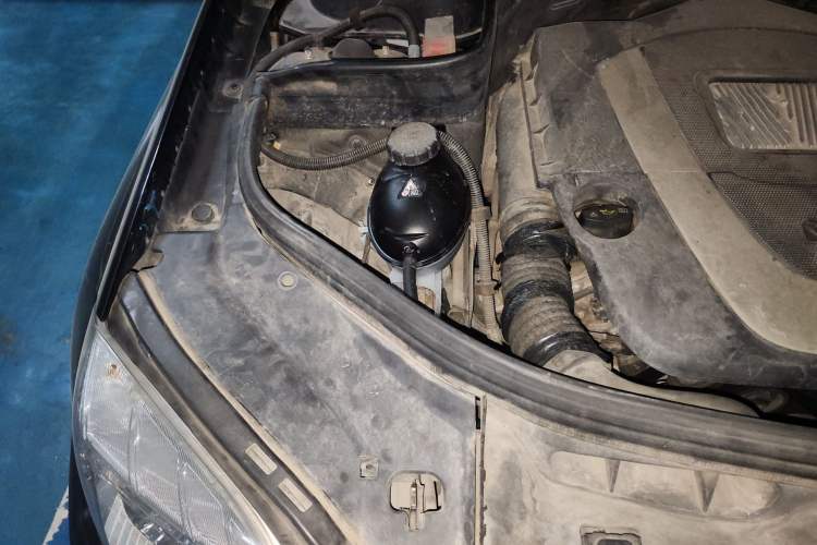 Used Mercedes-Benz GLK-Class 2011 GLK 300 4MATIC Fashion Model Engine Bay Right