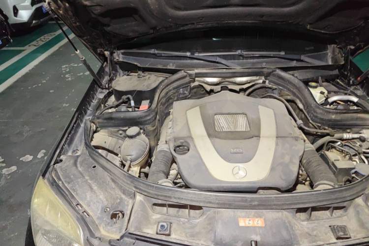 Used Mercedes-Benz GLK-Class 2011 GLK 300 4MATIC Luxury Model Engine Bay Right