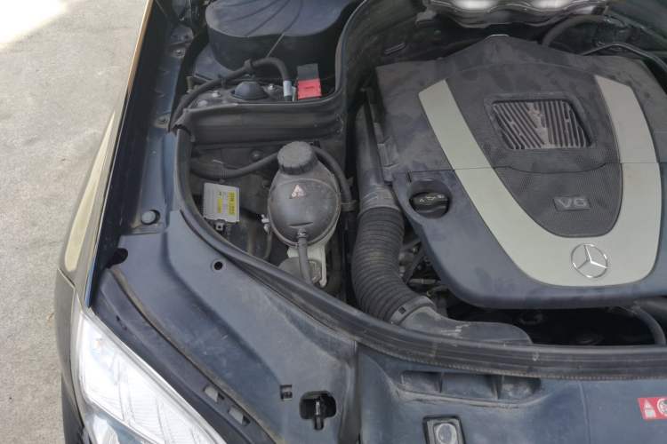 Used Mercedes-Benz GLK-Class 2011 GLK 300 4MATIC Dynamic Model Engine Bay Right