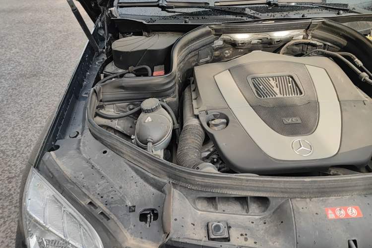 Used Mercedes-Benz GLK-Class 2011 GLK 300 4MATIC Fashion Model Engine Bay Right