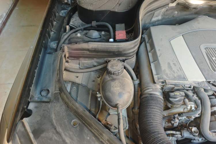 Used Mercedes-Benz GLK-Class 2011 GLK 300 4MATIC Dynamic Model Engine Bay Right