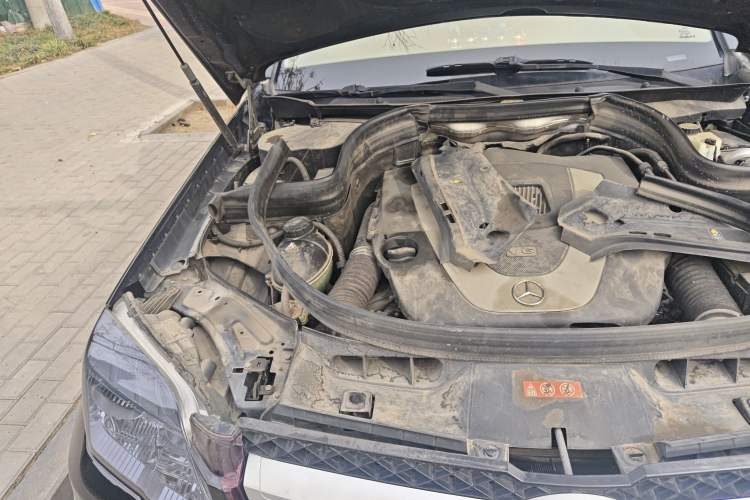 Used Mercedes-Benz GLK-Class 2011 GLK 300 4MATIC Dynamic Model Engine Bay Right