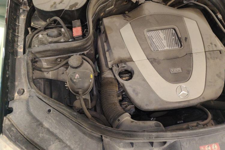 Used Mercedes-Benz GLK-Class 2011 GLK 300 4MATIC Dynamic Model Engine Bay Right