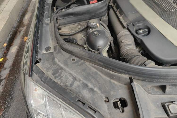 Used Mercedes-Benz GLK-Class 2011 GLK 300 4MATIC Luxury Model Engine Bay Right