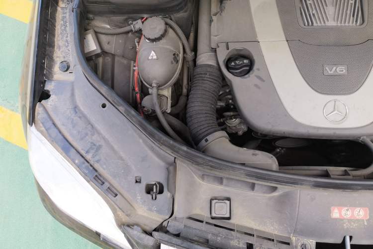 Used Mercedes-Benz GLK-Class 2011 GLK 300 4MATIC Dynamic Model Engine Bay Right