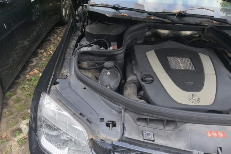 Used Mercedes-Benz GLK-Class 2011 GLK 300 4MATIC Fashion Model Engine Bay Right