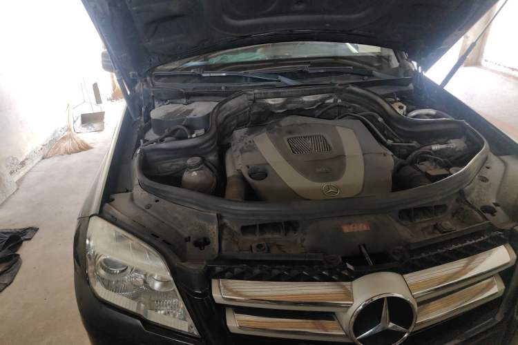 Used Mercedes-Benz GLK-Class 2011 GLK 300 4MATIC Fashion Model Engine Bay Right