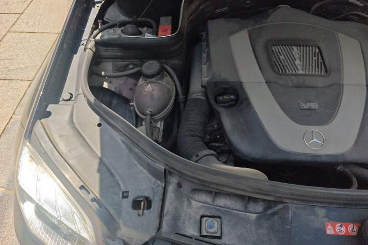 Used Mercedes-Benz GLK-Class 2011 GLK 300 4MATIC Dynamic Model Engine Bay Right