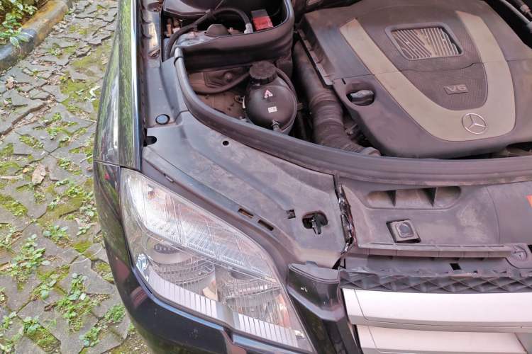 Used Mercedes-Benz GLK-Class 2011 GLK 300 4MATIC Dynamic Model Engine Bay Right