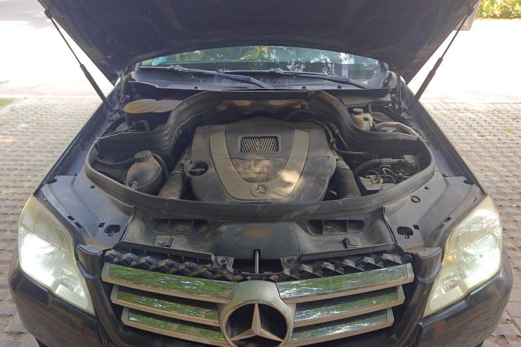 Used Mercedes-Benz GLK-Class 2011 GLK 300 4MATIC Fashion Model Engine Bay