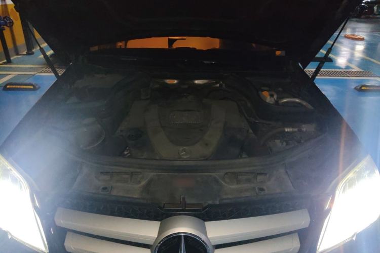 Used Mercedes-Benz GLK-Class 2011 GLK 300 4MATIC Fashion Model Engine Bay