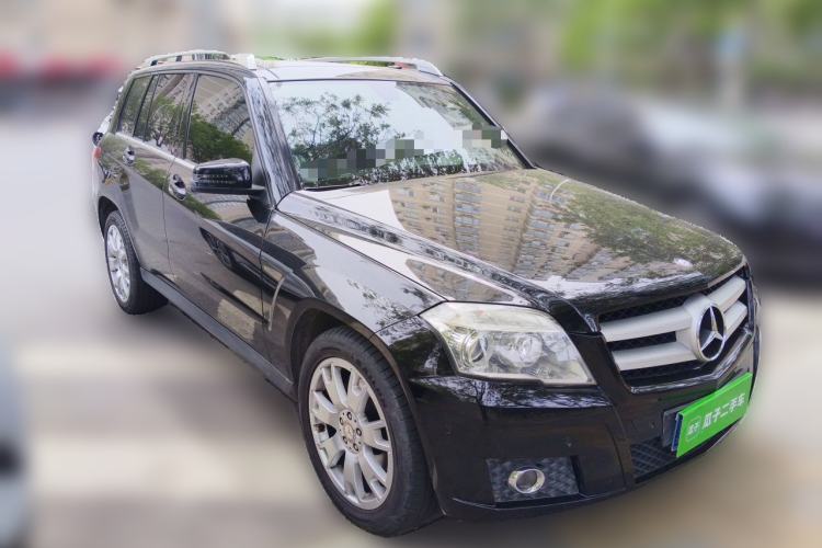 Used Mercedes-Benz GLK-Class 2011 GLK 300 4MATIC Luxury Model Front Right 45 Deg