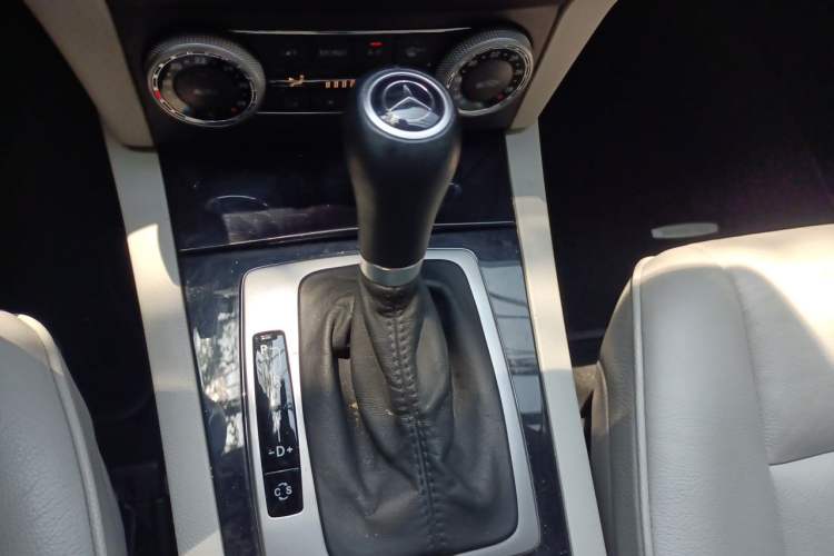 Used Mercedes-Benz GLK-Class 2011 GLK 300 4MATIC Fashion Model Gear Lever