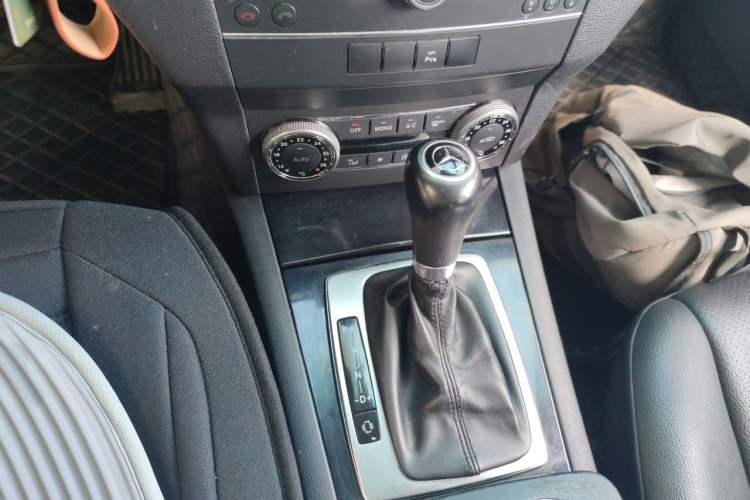 Used Mercedes-Benz GLK-Class 2011 GLK 300 4MATIC Dynamic Model Gear Lever