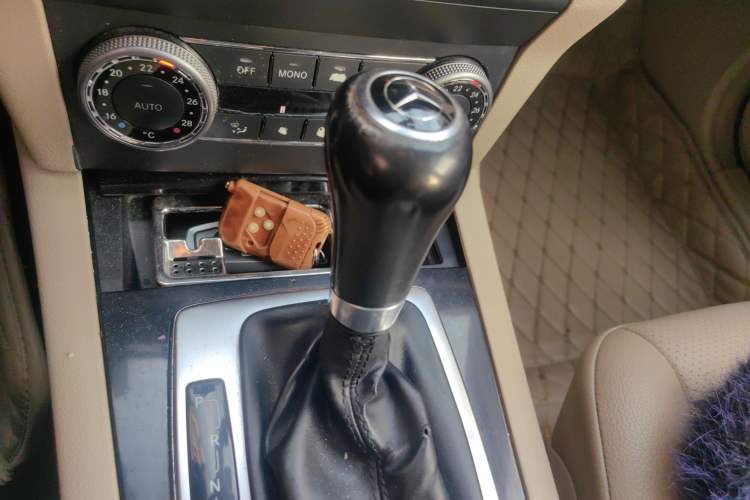 Used Mercedes-Benz GLK-Class 2011 GLK 300 4MATIC Dynamic Model Gear Lever