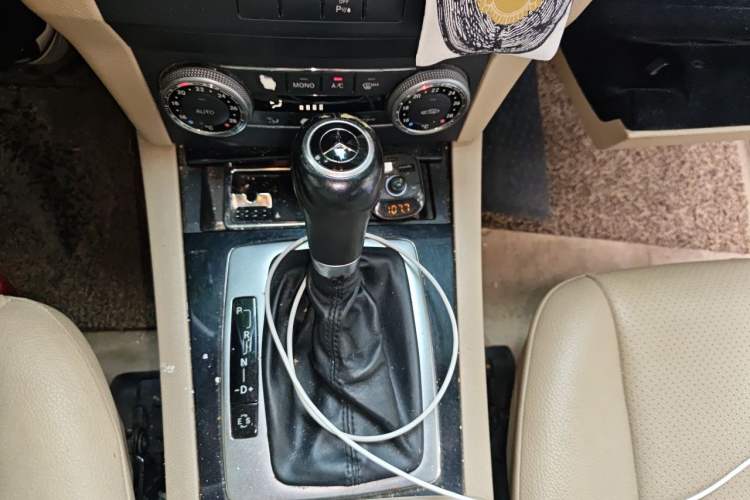 Used Mercedes-Benz GLK-Class 2011 GLK 300 4MATIC Dynamic Model Gear Lever