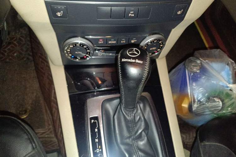 Used Mercedes-Benz GLK-Class 2011 GLK 300 4MATIC Dynamic Model Gear Lever