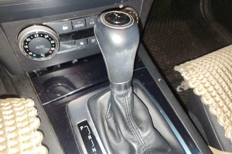 Used Mercedes-Benz GLK-Class 2011 GLK 300 4MATIC Fashion Model Gear Lever