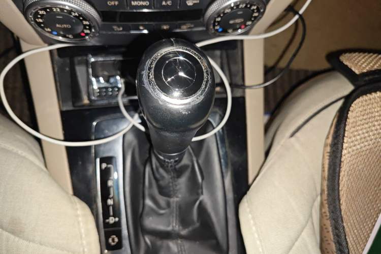 Used Mercedes-Benz GLK-Class 2011 GLK 300 4MATIC Luxury Model Gear Lever