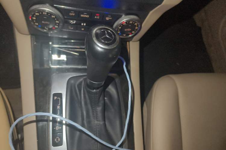 Used Mercedes-Benz GLK-Class 2011 GLK 300 4MATIC Fashion Model Gear Lever