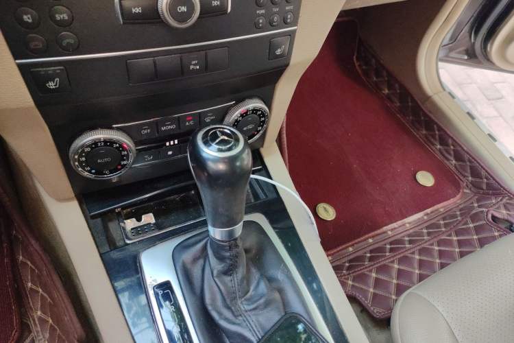 Used Mercedes-Benz GLK-Class 2011 GLK 300 4MATIC Dynamic Model Gear Lever
