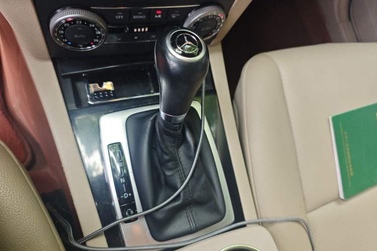 Used Mercedes-Benz GLK-Class 2011 GLK 300 4MATIC Dynamic Model Gear Lever