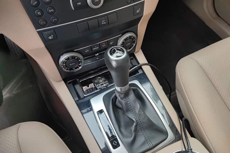 Used Mercedes-Benz GLK-Class 2011 GLK 300 4MATIC Fashion Model Gear Lever